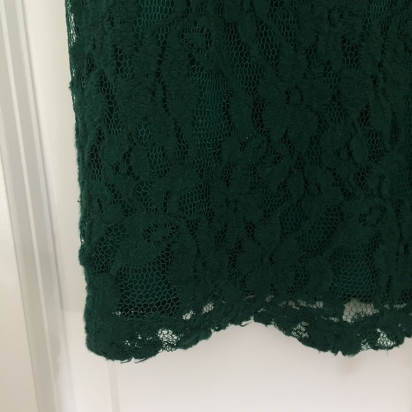 Elegant Lace Pencil Skirt: Wedding Guest Attire - Picture 2 of 7